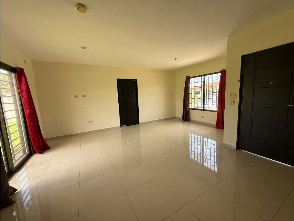 ALQUILER DE AMPLIA CASA EN PIAMONTE