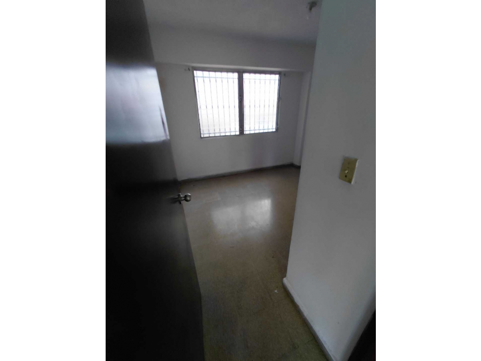 ALQUILER DE APARTAMENTO 68MTS CUADRADOS CERCA DE LA 12 DE OCTUBRE — foto 2