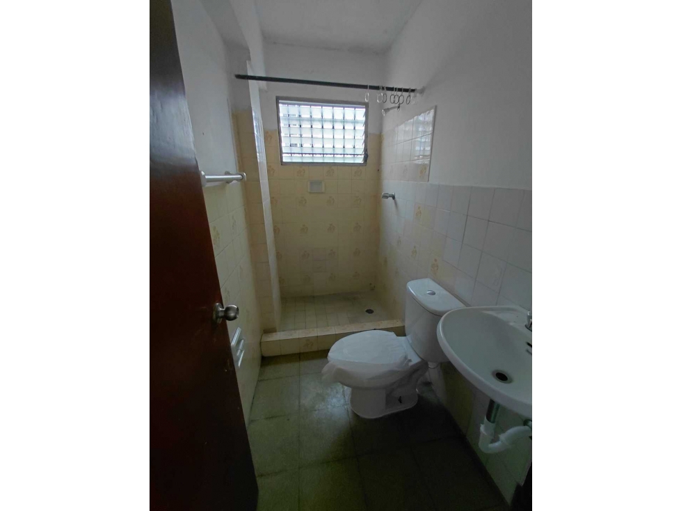 ALQUILER DE APARTAMENTO 68MTS CUADRADOS CERCA DE LA 12 DE OCTUBRE — foto 4
