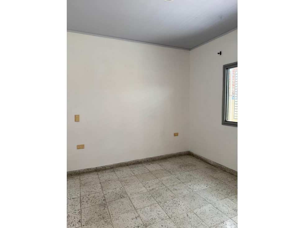 ALQUILER DE APARTAMENTO EXTERNO EN 2 PISO BARRIO PRIMERO DE MAYO — foto 4