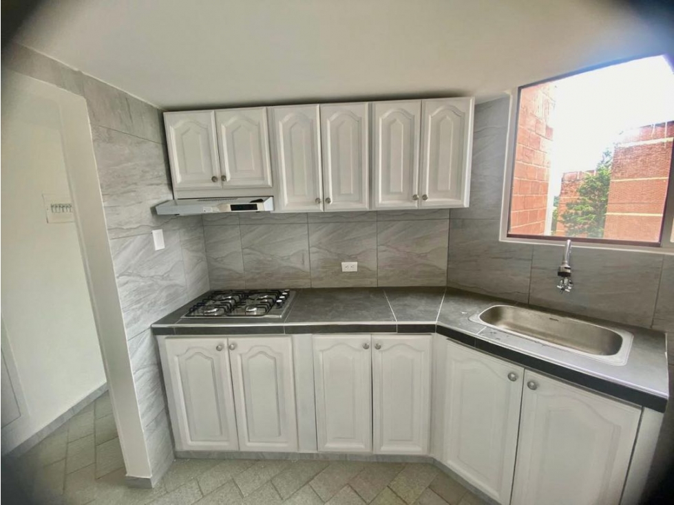 ALQUILER DE APARTAMENTO EN LA AVENIDA CENTENARIO MARÍA CRISTINA 3