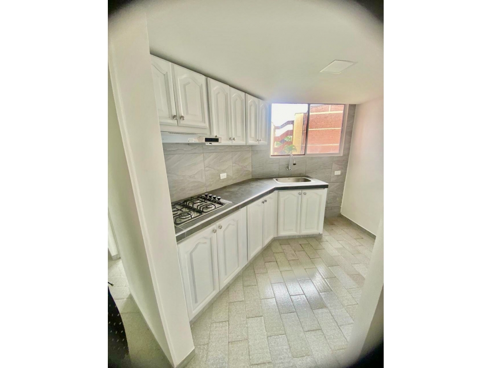ALQUILER DE APARTAMENTO EN LA AVENIDA CENTENARIO MARÍA CRISTINA 3 — foto 2