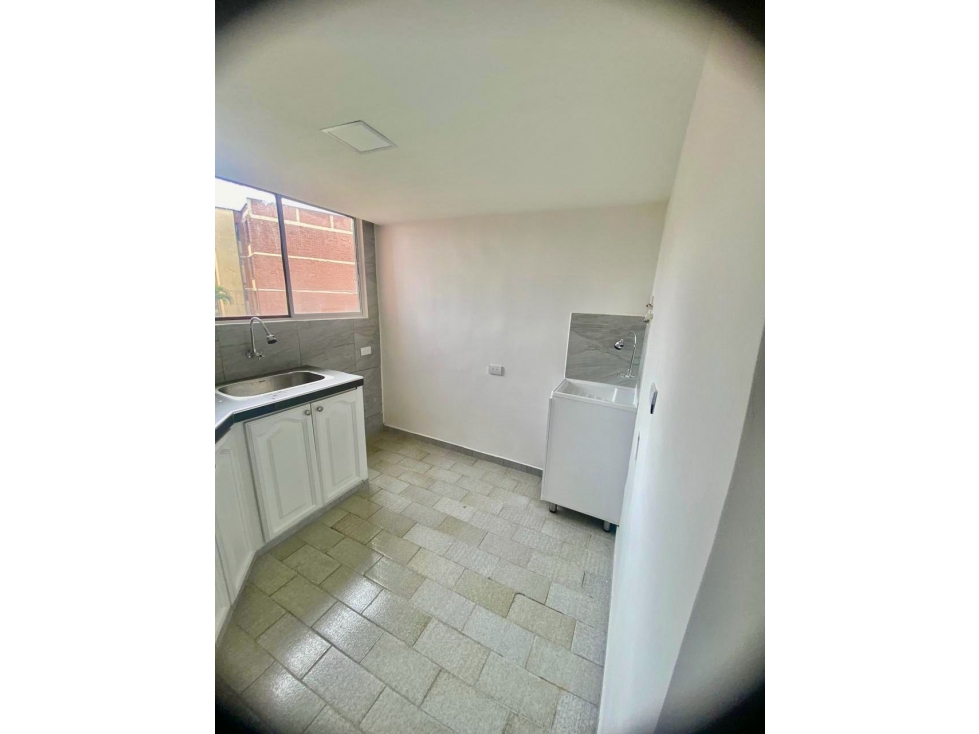 ALQUILER DE APARTAMENTO EN LA AVENIDA CENTENARIO MARÍA CRISTINA 3 — foto 3
