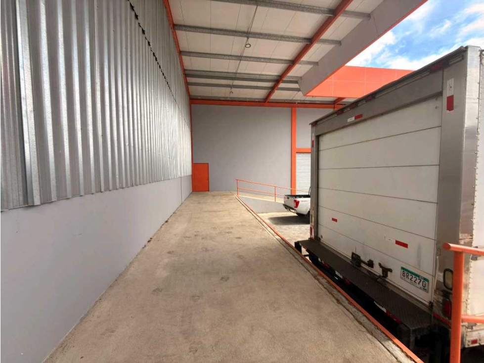 ALQUILER DE BODEGA EN DAVID 300 METROS CON GARITA DE SEGURIDAD - 2
