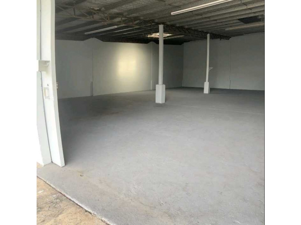 Alquiler de Bodega a nivel de piso en Miraflores Betania. Cod-J119 - 2