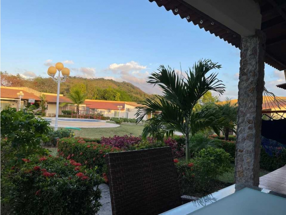 ALQUILER DE CASA DE PLAYA EN LAS LAJAS, AMOBLADA Y LISTA PARA MUDARSE - 1