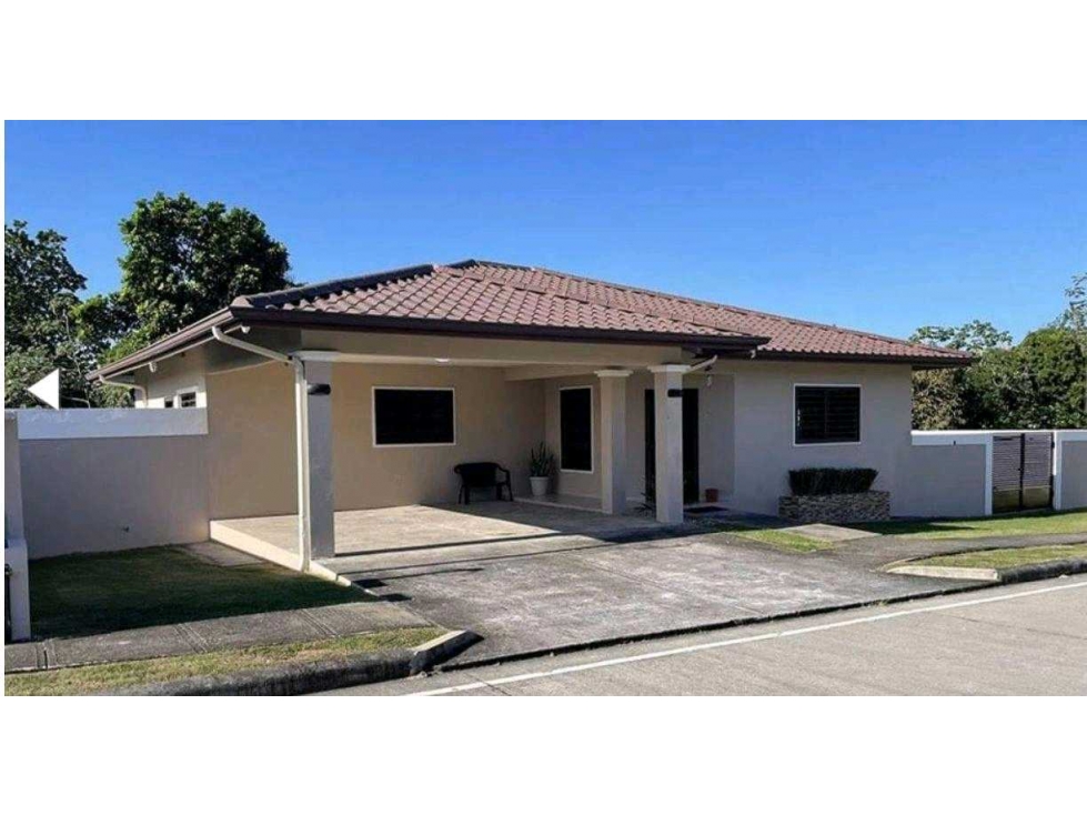 ALQUILER DE CASA EN ALGARROBOS RESIDENCIAL PRIVADO CON GARITA AMOBLADA