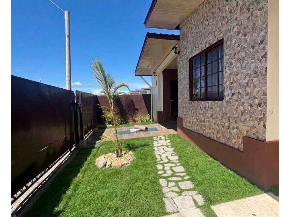 ALQUILER DE CASA EN ALTO BOQUETE SEMI AMOBLADA 3R CON PATIO Y PISCINA - 2