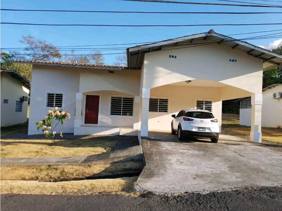ALQUILER Y VENTA DE CASA EN AREA EXCLUSIVA EN DAVID 689 METROS