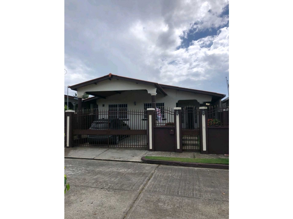 VENTA DE CASA DE BRISAS DEL GOLF CON EXCELENTE UBICACION