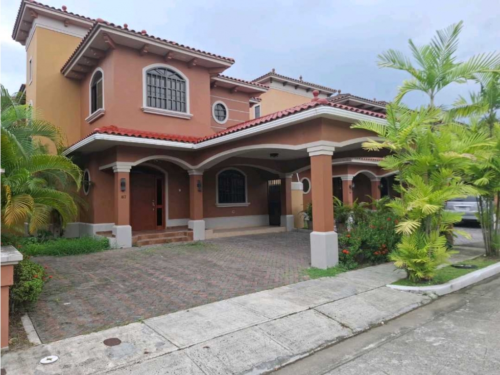 ALQUILER DE CASA EN COSTA SUR - PH EL DORAL