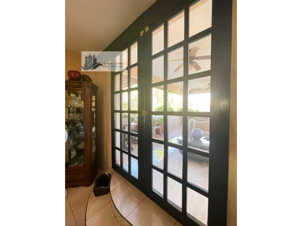 ALQUILER DE CASA EN DAVID AMOBLADA Y COMPLETAMENTE CERCADA — foto 2