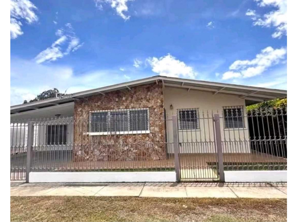 ALQUILER DE CASA EN DAVID COMPLETAMENTE CERCADA 4 RECAMARAS