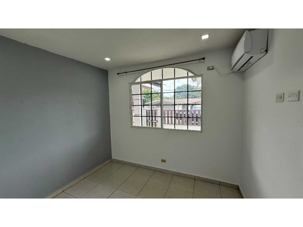ALQUILER DE CASA EN DAVID COMPLETAMENTE CERCADO AGUA CALIENTE — foto 4