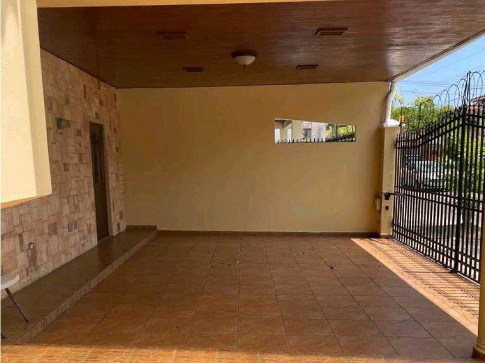 Venta de Casa en la Alameda , Calle principal — foto 2