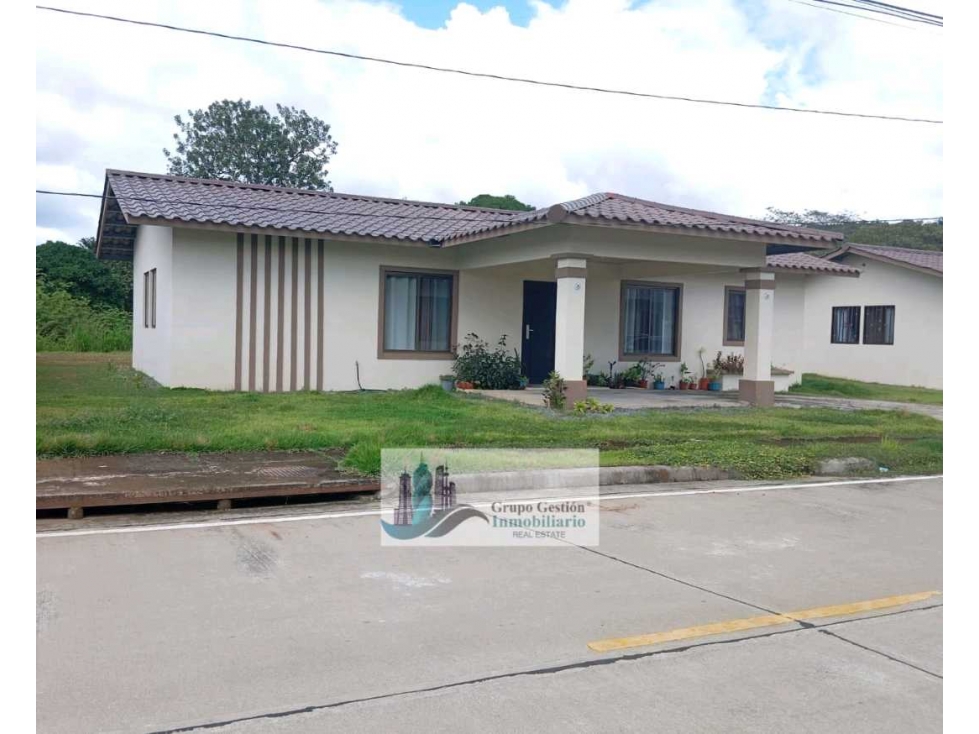 ALQUILER DE CASA EN LAS LOMAS SEMI AMOBLADA