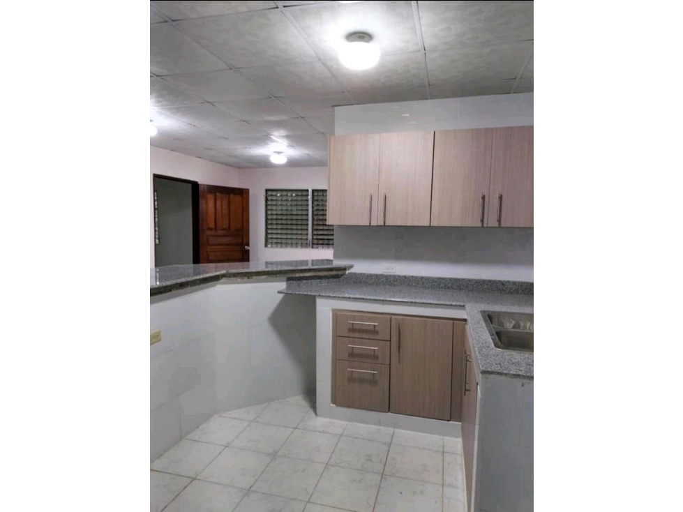 ALQUILER DE CASA EN LAS PERLAS TERRONAL