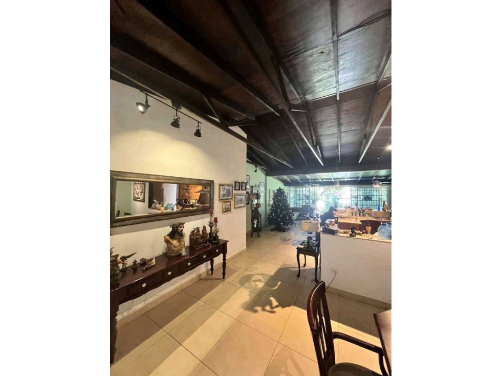 ALQUILER DE CASA EN LLANOS DE CURUNDU 300m2 - 2