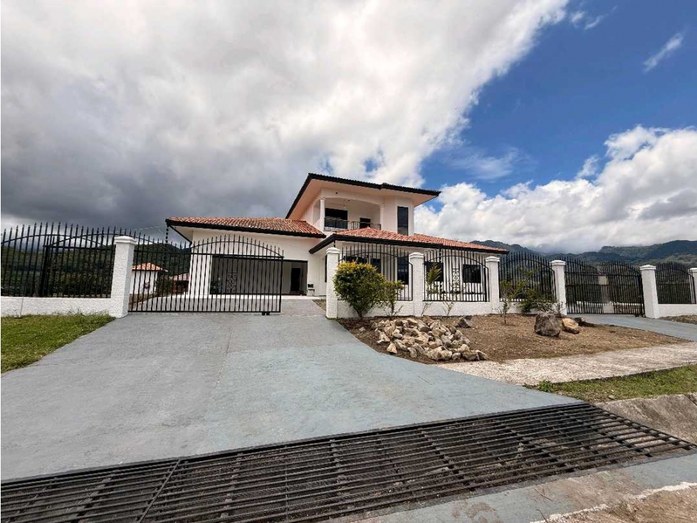 ALQUILER DE CASA EN VOLCAN NUEVA A EXTRENAR - 1