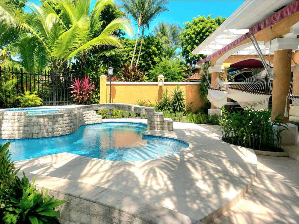 ALQUILER DE CASA EXCLUSIVA EN CLAYTON CON PISCINA PRIVADA — foto 2
