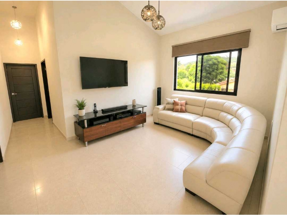ALQUILER DE CASA EXCLUSIVA EN CLAYTON CON PISCINA PRIVADA — foto 3