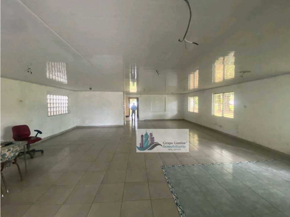 ALQUILER DE CASA O LOCAL COMERCIAL EN DAVID COMPLETAMENTE CERCADA.