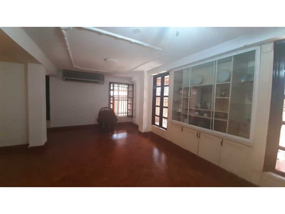 ALQUILER DE CASA PARA USO COMERCIAL O VIVIENDA 258M2 NRR — foto 2