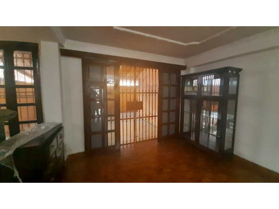 ALQUILER DE CASA PARA USO COMERCIAL O VIVIENDA 258M2 NRR — foto 3
