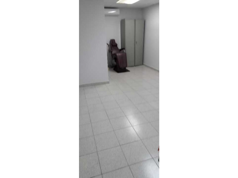ALQUILER DE CONSULTORIO 30M EN ROYAL CENTER