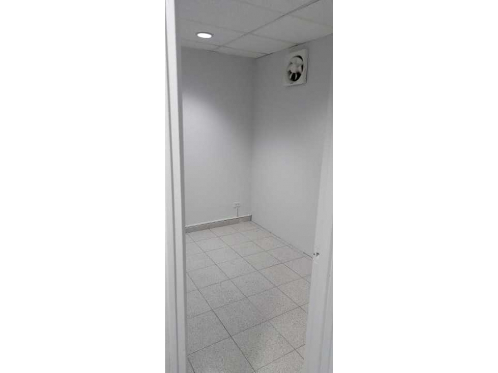 ALQUILER DE CONSULTORIO 30M EN ROYAL CENTER — foto 2
