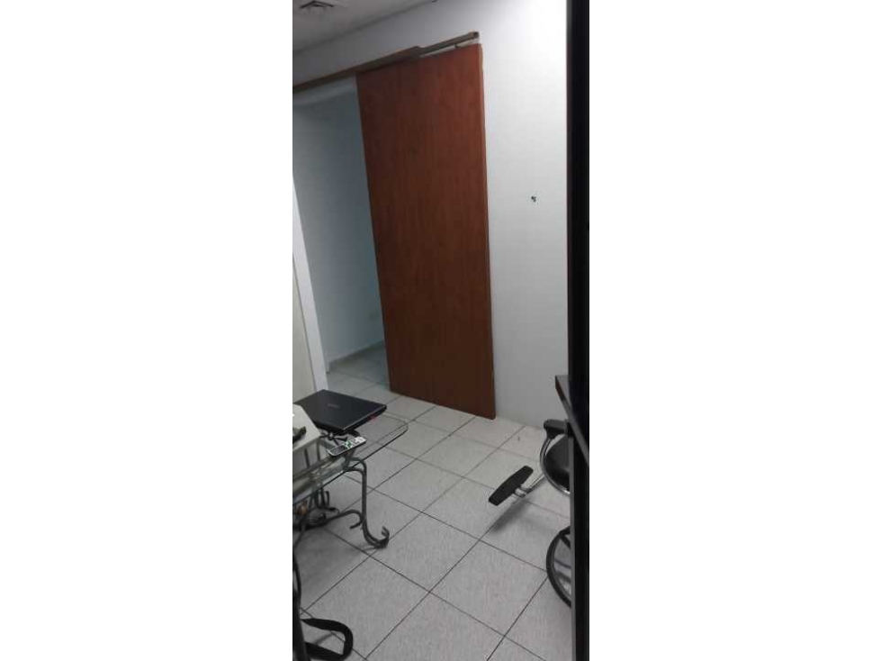 ALQUILER DE CONSULTORIO 30M EN ROYAL CENTER — foto 3