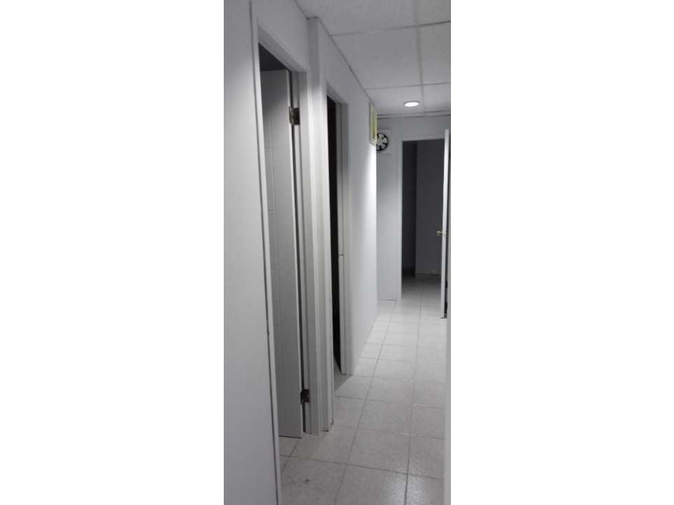 ALQUILER DE CONSULTORIO 30M EN ROYAL CENTER — foto 5