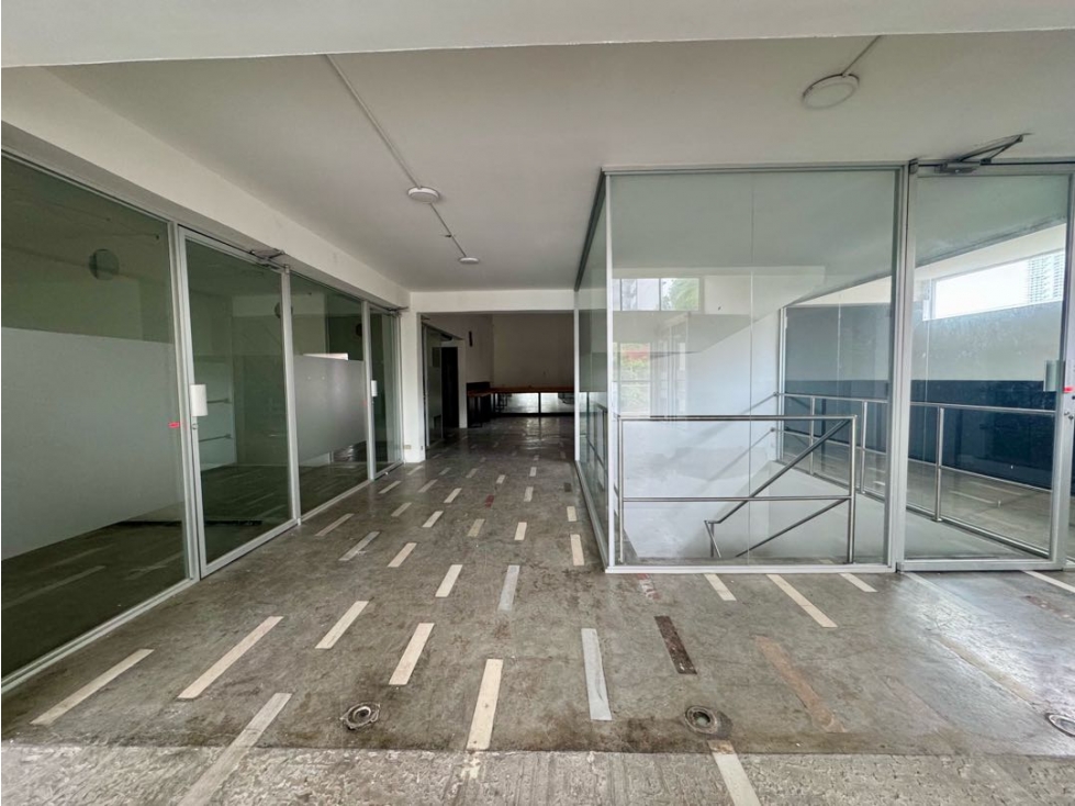 Alquiler de Local - Edificio comercial en Bella vista, Calle Uruguay - 5