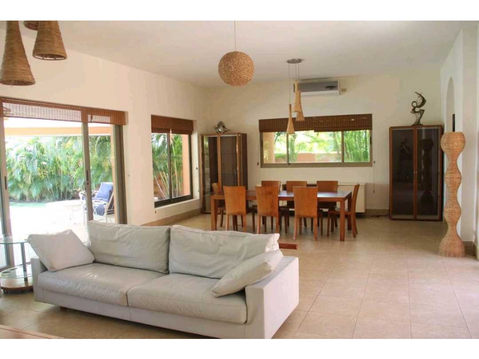 ALQUILER DE ESPECTACULAR CASA FRENTE PLAYA EN BUENAVENTURA - 2