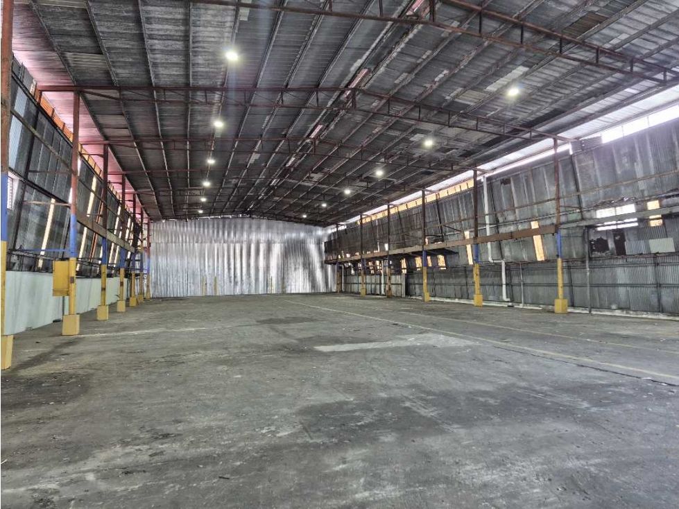 Alquiler de Galera de 1,306 mts en área industrial de los Angeles — foto 3