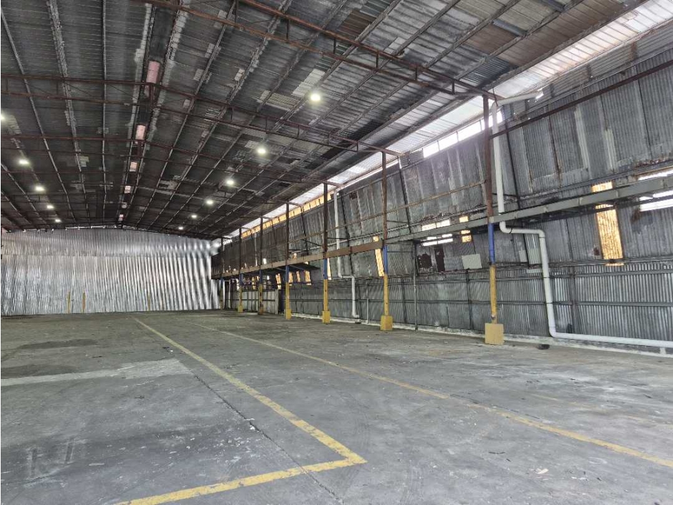 Alquiler de Galera de 1,306 mts en área industrial de los Angeles — foto 4