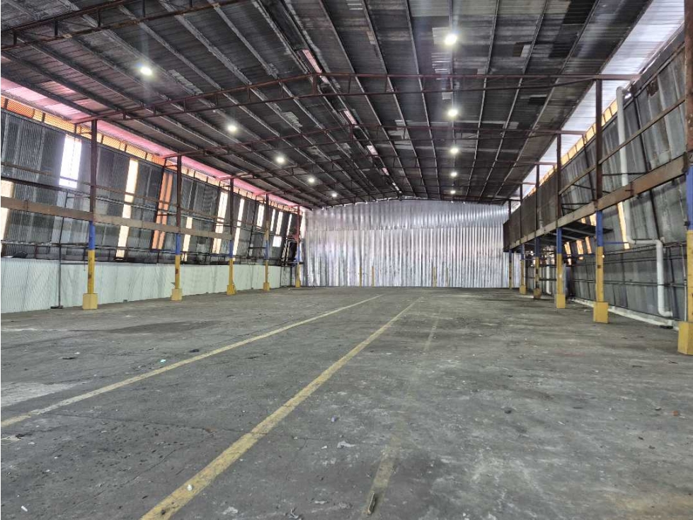 Alquiler de Galera de 1,306 mts en área industrial de los Angeles — foto 6
