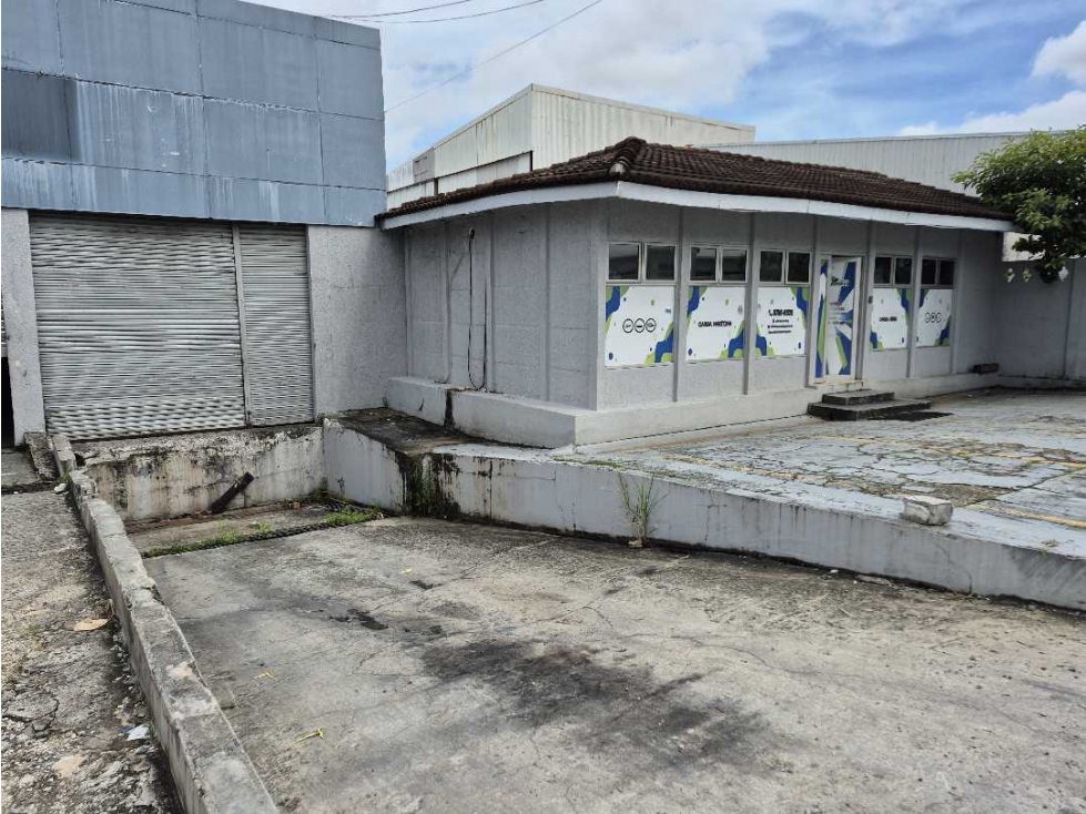 Alquiler de galera de 1450 mts en áreaindustrial de Los Angeles