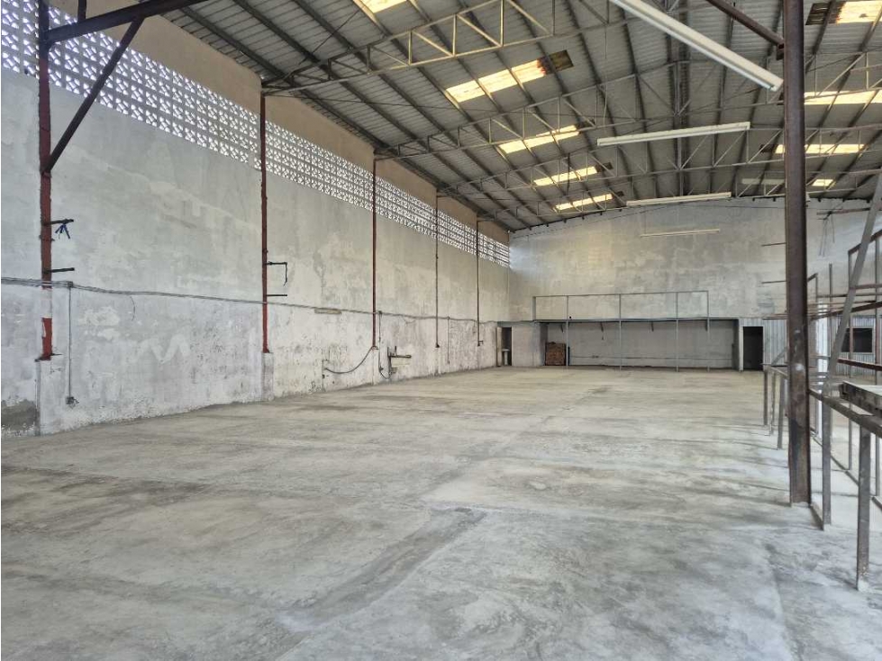 Alquiler de galera de 800 mts2 en Pueblo Nuevo — foto 2
