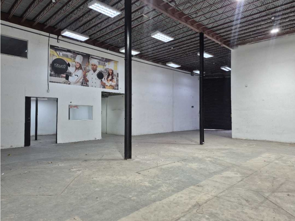 Alquiler de galera de 853 mts en Parque Industrial de Costa Del Este — foto 3