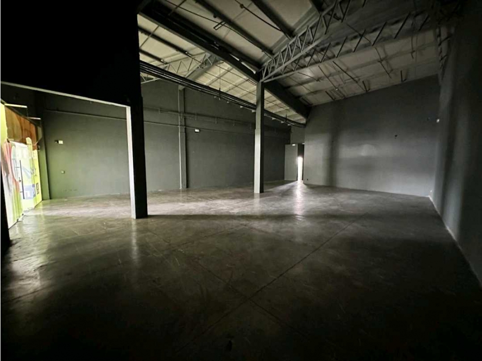 ALQUILER DE LOCAL 192 M2, CITY PLAZA EL DORADO TMBA MUERTO — foto 3