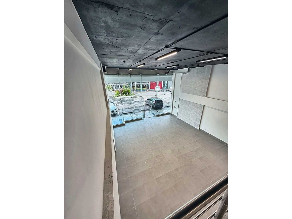 Alquiler de local a estrenar de 217 mts en Via Brasil/ City Plaza — foto 2
