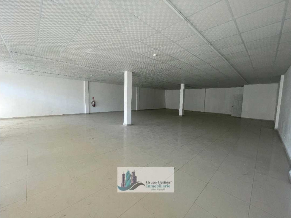 ALQUILER DE LOCAL COMERCIAL 220 METROS 2 BAÑOS