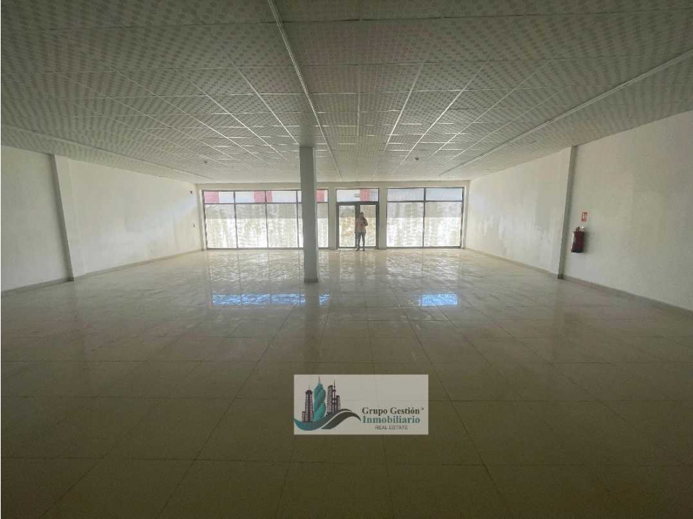 ALQUILER DE LOCAL COMERCIAL 220 METROS 2 BAÑOS — foto 2