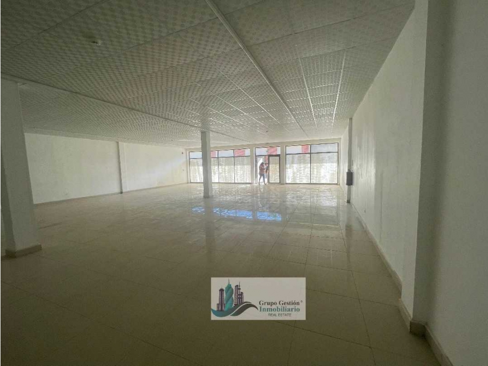 ALQUILER DE LOCAL COMERCIAL 220 METROS 2 BAÑOS — foto 3