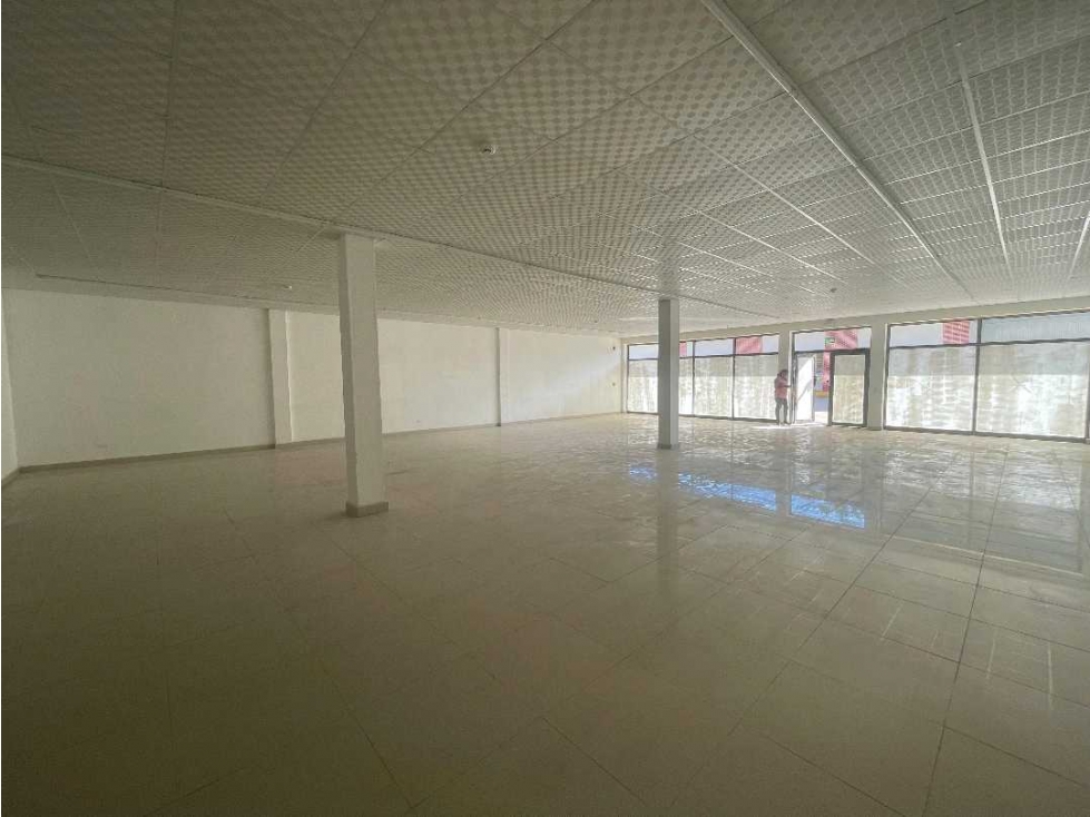 ALQUILER DE LOCAL COMERCIAL 220 METROS 2 BAÑOS — foto 5