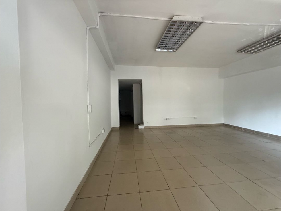 ALQUILER DE LOCAL COMERCIAL CALLE 50 PLAZA KORONI — foto 2