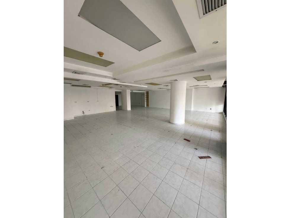 ALQUILER DE LOCAL COMERCIAL CALLE 51 BELLA VISTA 200M2
