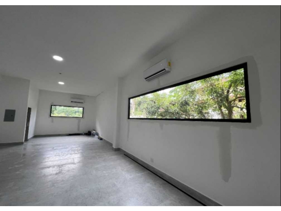 Alquiler de Local Comercial en Planta Baja. Clayton. Cod-J107 - 2