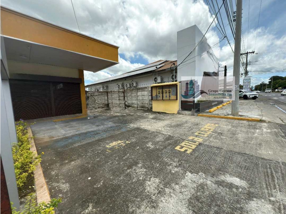 ALQUILER DE LOCAL COMERCIAL EN DAVID CON CARGA Y DESCARGA 133 METROS